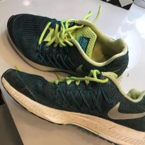 Nike Boy’s Pegasus Running Shoes; Size 5
